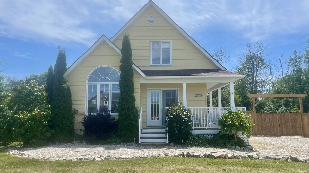 Port Albert Cottage | Stunning Cape Cod Style Cottage, Huron County