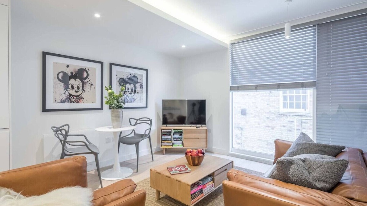 Cambridge Apartment | Stunning Central Apt - With Parking!
