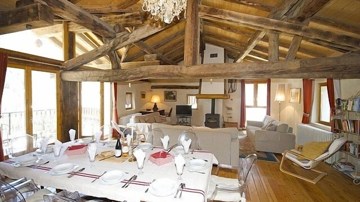 Nancroit Ski Chalet | Stunning Chalet in Alpine village with 5 bedrooms/5 bathrooms