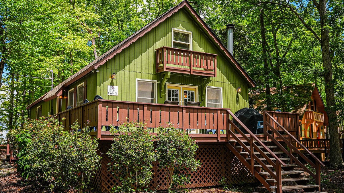 Pine Mountain House | Stunning chalet steps away from amenities and our venue!