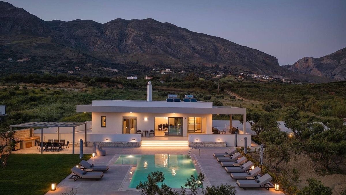Lefkogeia Villa | Stunning Chania Villa | 4 Bedrooms | Villa Szayelaporro | Beautiful Mountain.