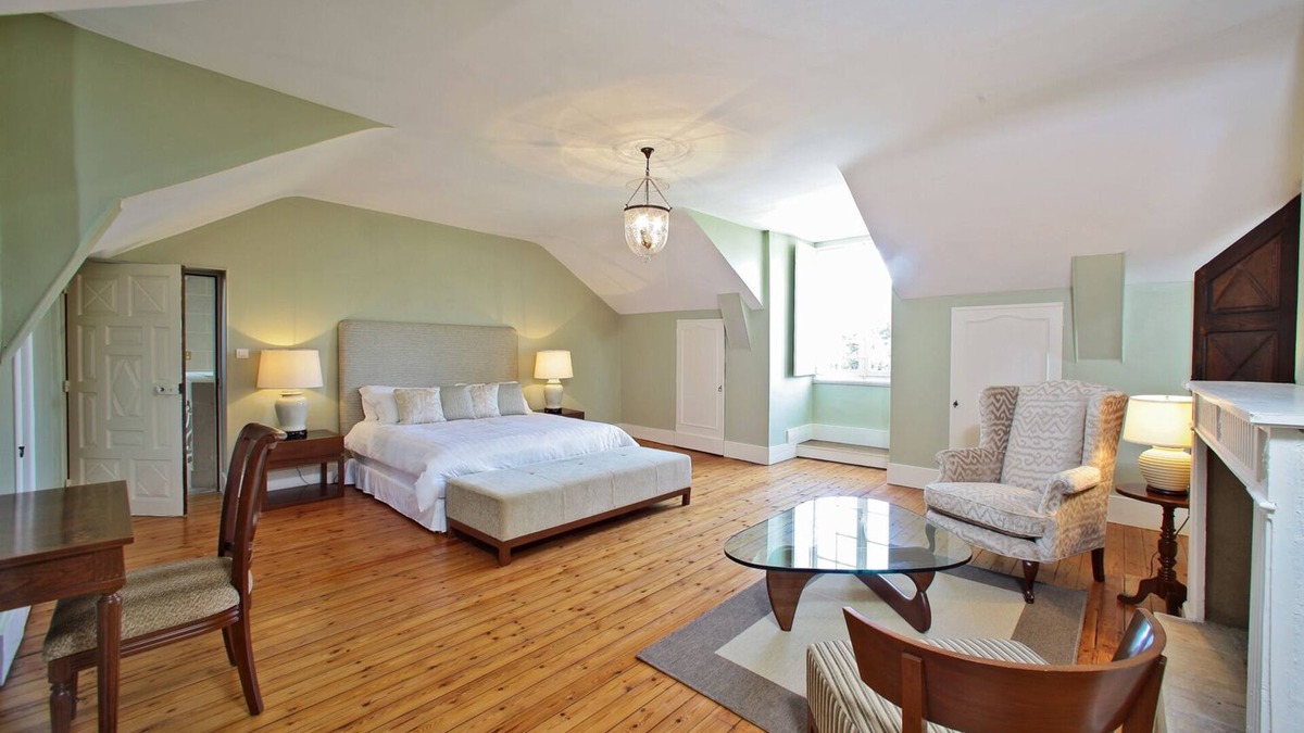 Saint-Geyrac House | Stunning chateau, built in 1611, beautifully renovated, furnished and equipped.