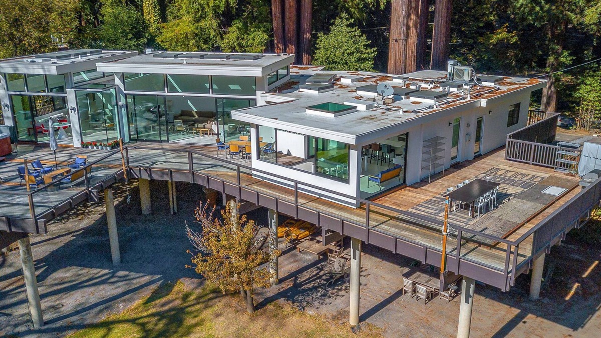 Northwood House | Stunning Contemporary Home, a River Penthouse on Russian River, like No Other!