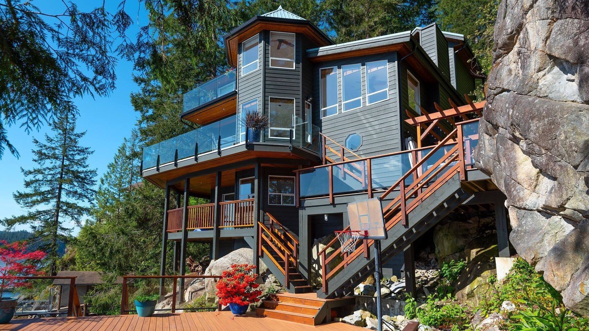 District of North Vancouver House | Stunning Deep Cove Waterfront Estate