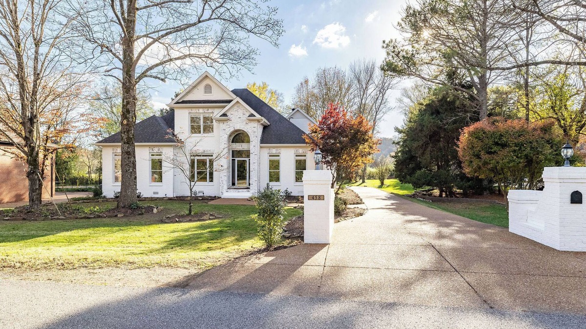 Kingston Springs House | Stunning Designer Home adjacent to the Harpeth River just outside of Nashville