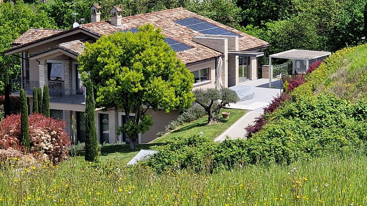 Frosinone Apartment | Stunning design apartment in villa, with all amenities, close to hundred.