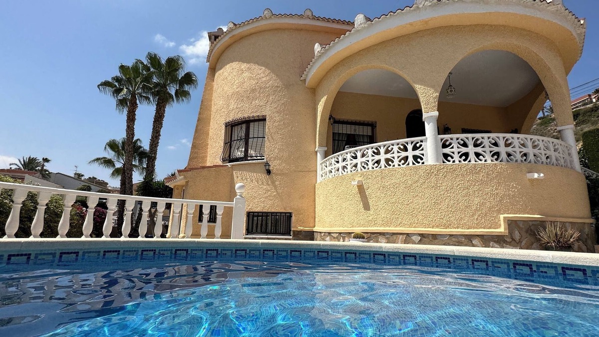 Rojales Villa | Stunning detached villa with lovely private pool, close to the golf course