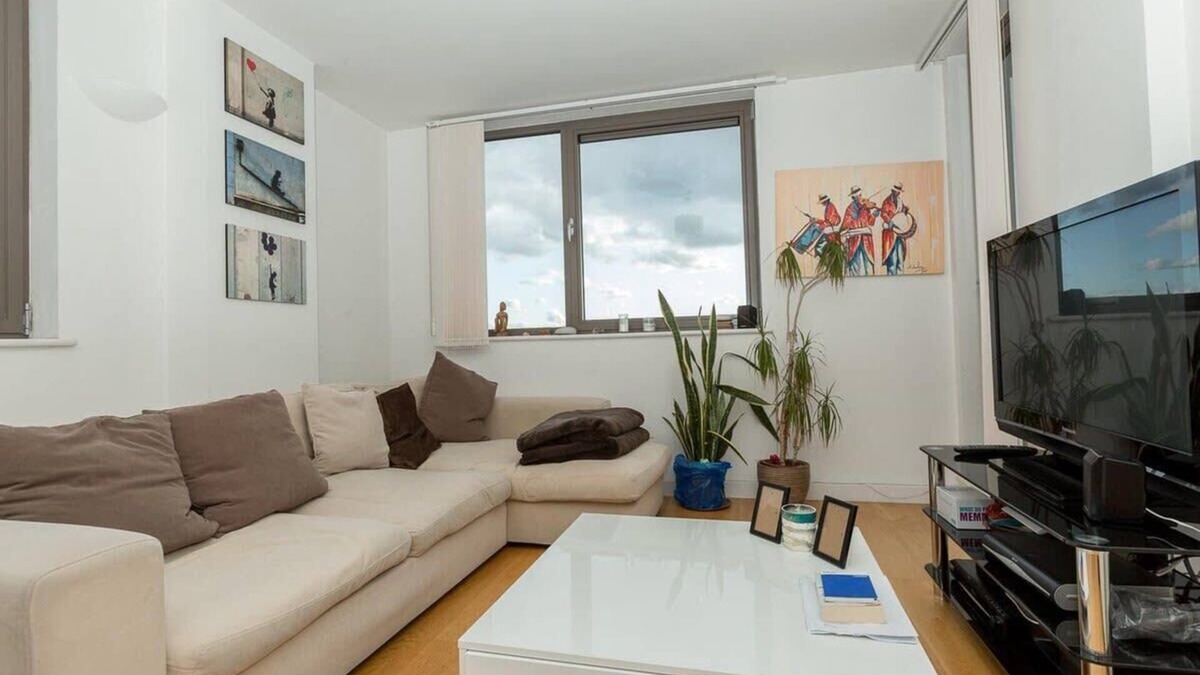Shadwell Apartment | Stunning East London 2 Bed Apartment With Views