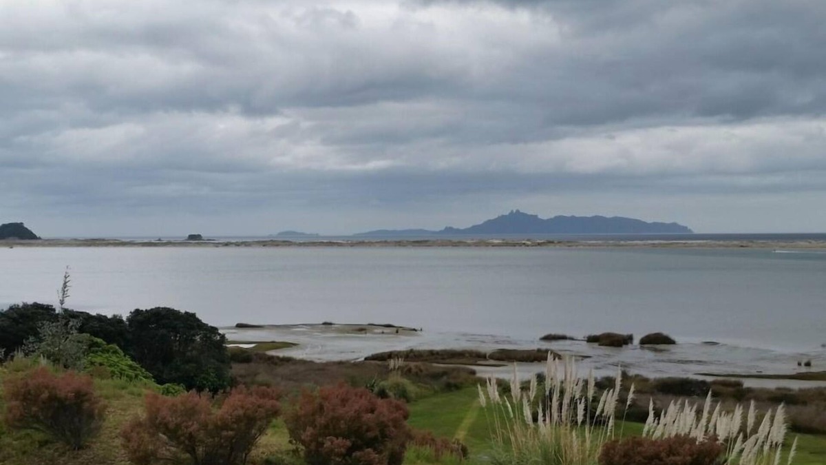 Mangawhai Heads House | Stunning estuary and coastal views
