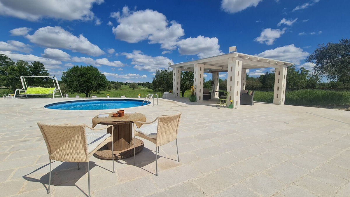 Noci Villa | Stunning exclusive Villa with Pool surrounded by nature, pets allowed