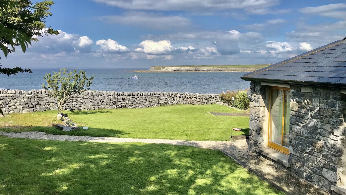 New Quay House | Stunning Family Cottage With Garden On The Seafront