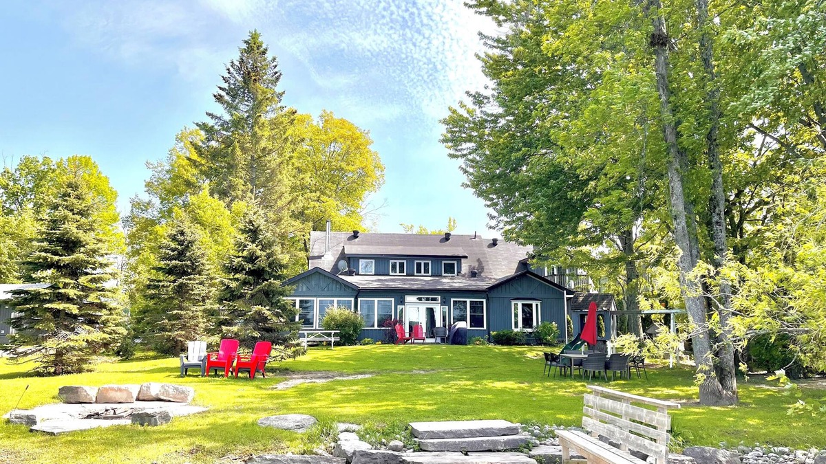 Ramara House | Stunning Family Friendly Lake House with Hot Tub