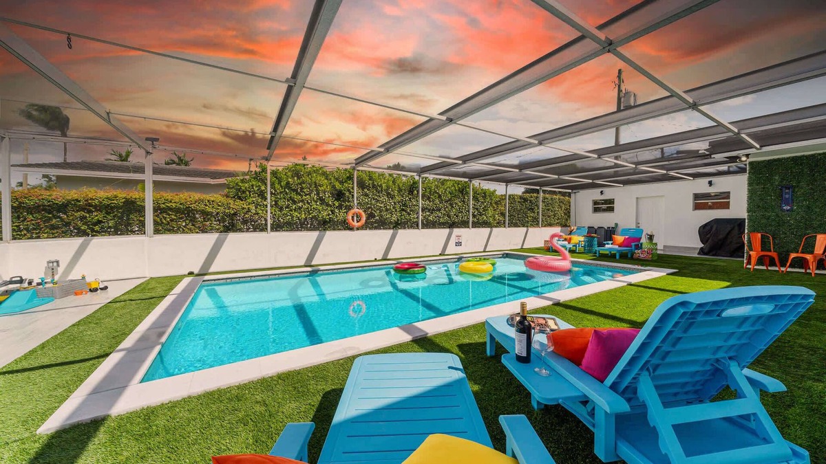 Westchester House | Stunning Family Fun Oasis With Heated Pool, Hot tub & King Bed