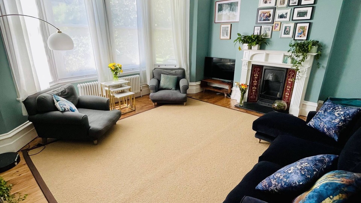 Catford House | Stunning family home, large garden and playroom