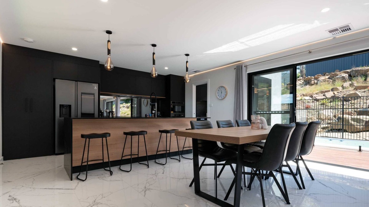 West Launceston House | Stunning Four Bedroom Home