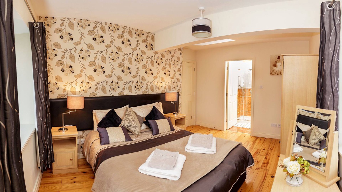 Killarney House | Stunning Four Bedroom Holiday Home located in the Killarney Holiday Village!