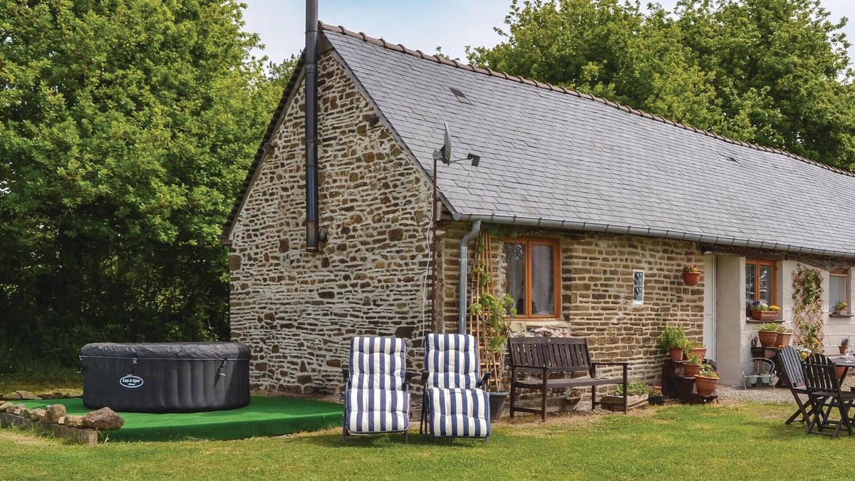 Fougerolles-du-Plessis House | Stunning home in Fougerolles Du Plessis