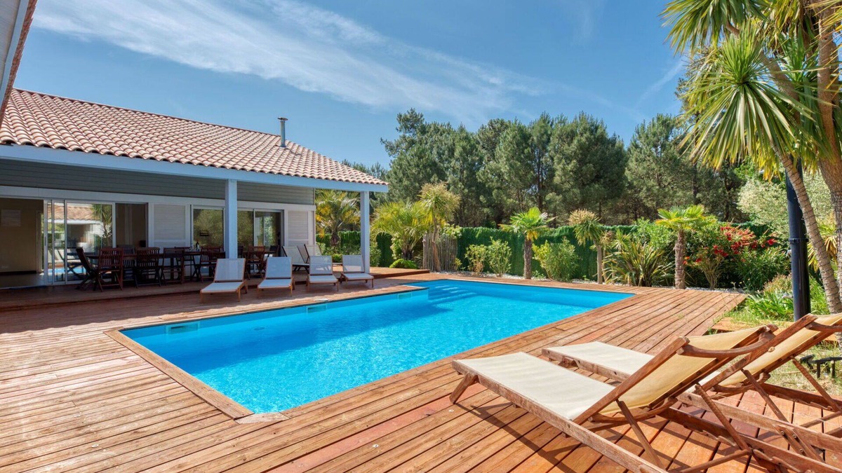 Vensac Villa | Stunning private villa for 10 people with WIFI, private pool, TV and terrace
