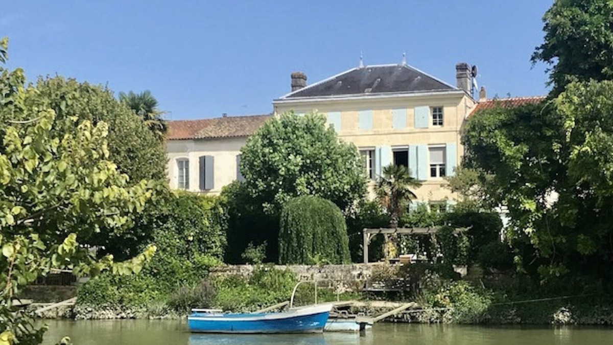 Saint-Savinien House | Stunning french townhouse with river frontage and private pool.