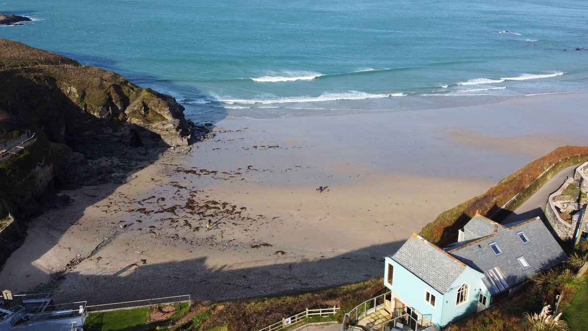 Portreath House | Stunning front line Beach House with incredible sea views, parking & garden