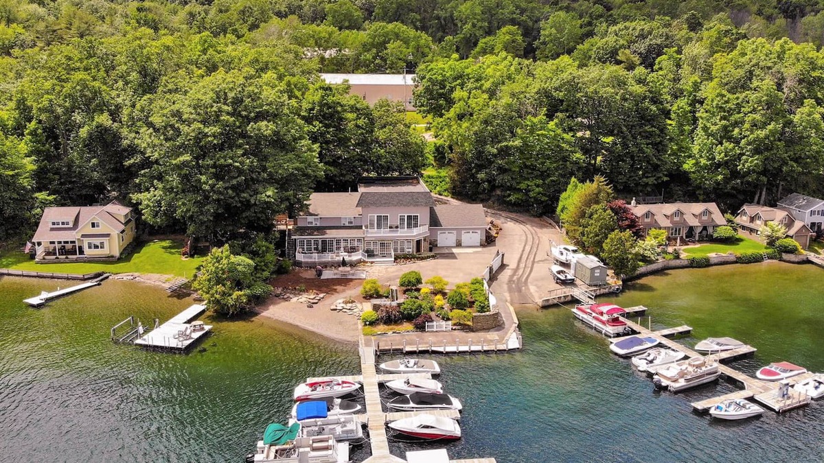 Town of Jerusalem House | Stunning, Fully-Loaded Home with Private Hot Tub, Pool Table, and Dock
