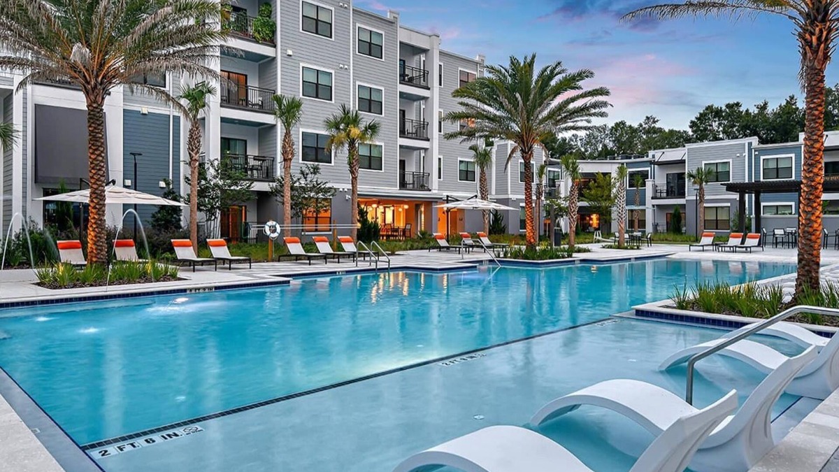 Gainesville Apartment | STUNNING Gainesville 2BR/2BA! Nicest property in Gainesville - Amenities Galore!
