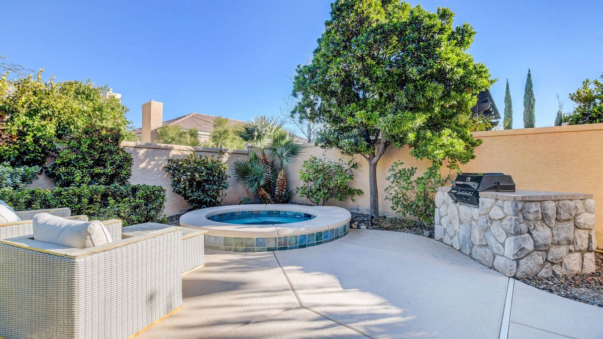 Queensridge House | Stunning, Gated, Chef's Kitchen, Downstair's Master Suite