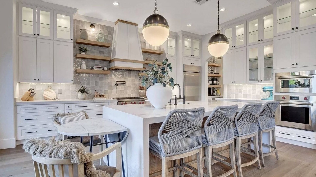 Las Vegas House | Stunning, Gated, Chef's Kitchen, Downstair's Master Suite