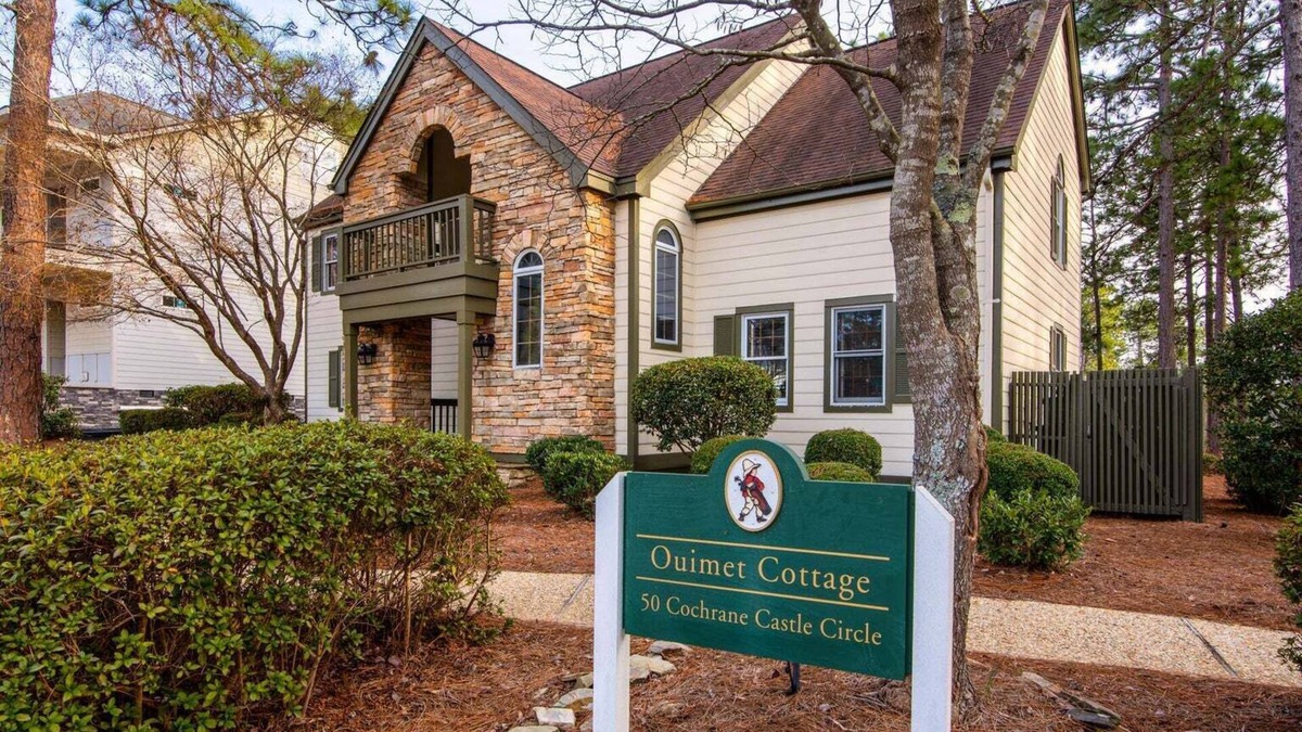Pinehurst House | Stunning Golf Views on Pinehurst National No. 9. A Luxurious Retreat Awaits.