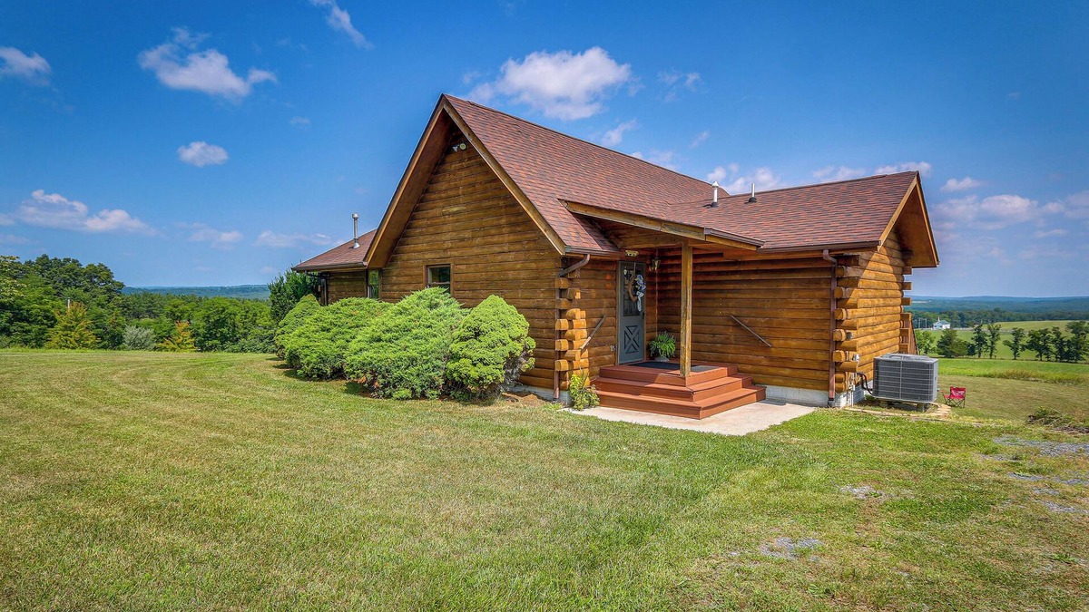 Ridgeway Cabin | Stunning Gore Vacation Rental on 10 Acres of Land!
