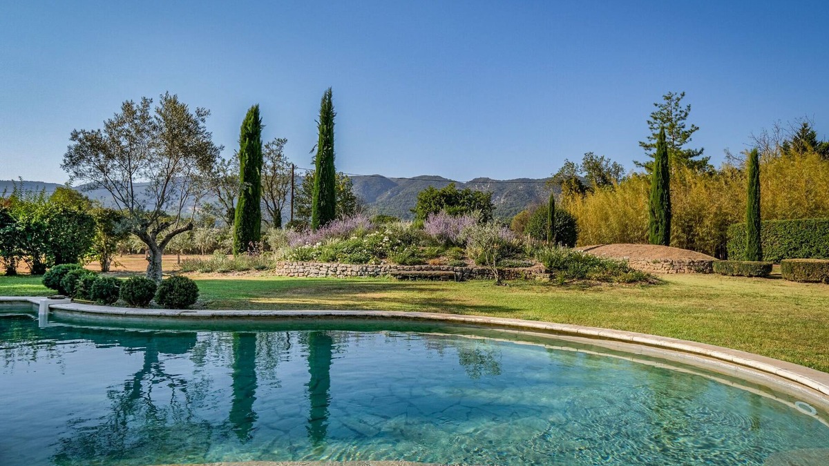 Oppede House | Stunning grand house for 16, views of the Luberon, heated pool, air conditioning