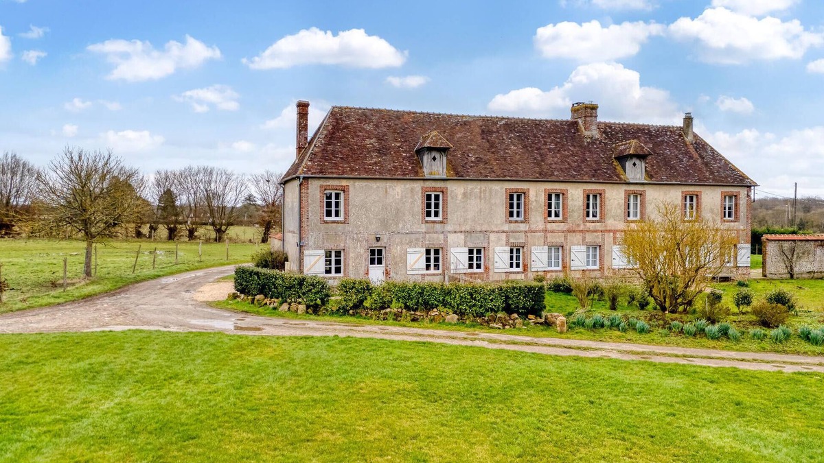 Les Baux-de-Breteuil House | Stunning home in Les Baux de Breteuil