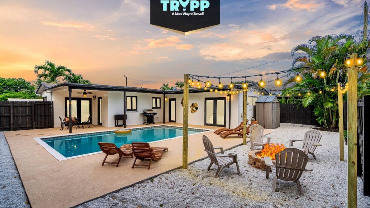 Driftwood House | Stunning Heated Pool Home Retreat/Hollywood