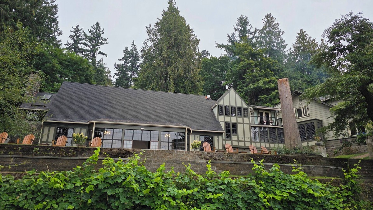 Seahurst House | Stunning High Bank 3 BDRM w/Ballroom on the Salish Sea