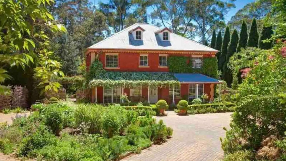 Mittagong House | Stunning Highlands Manor-Accommodates 2-12 people