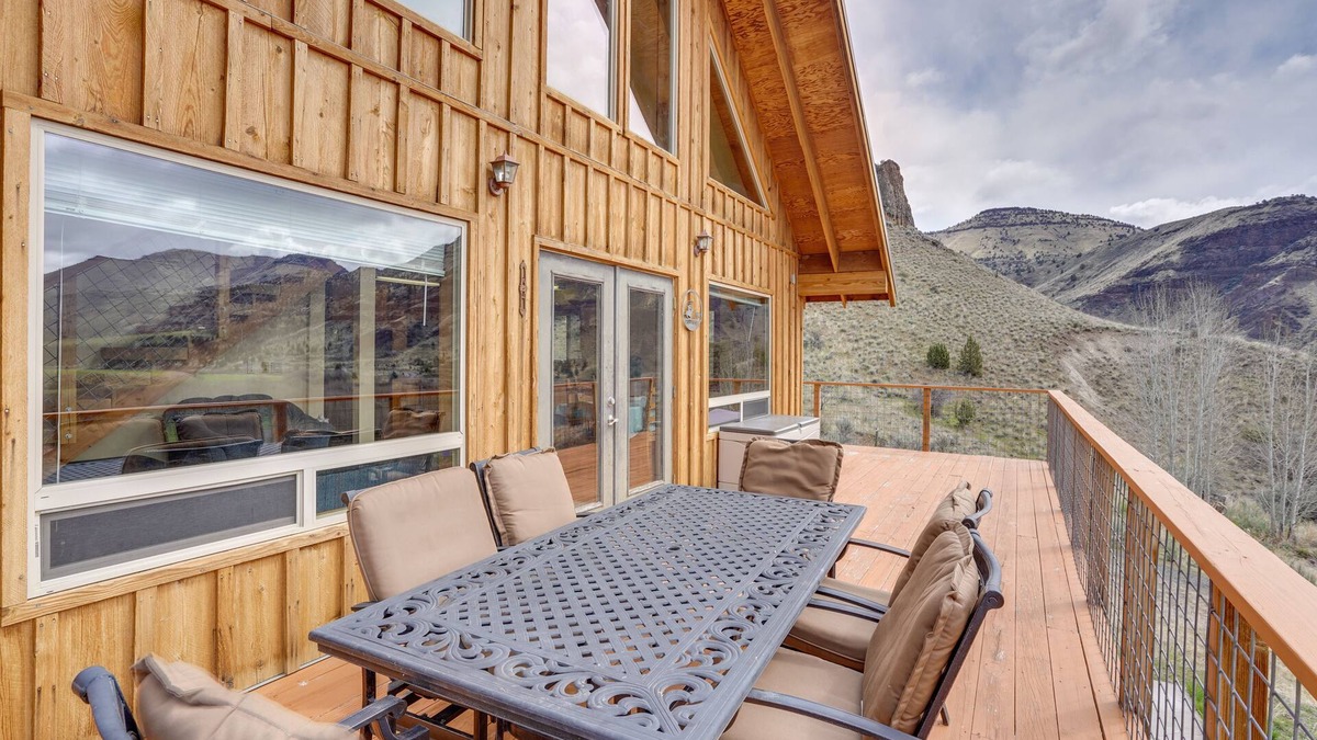 Kimberly House | Stunning Hilltop Home by John Day Fossil Beds