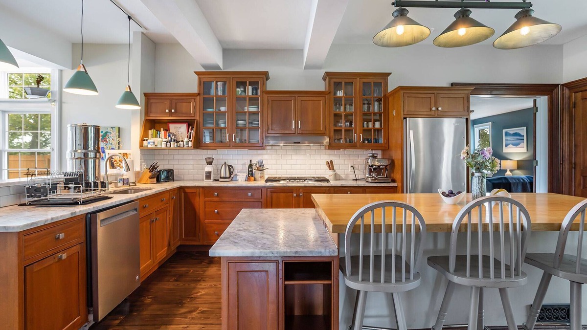 Battle Creek Other | Stunning Historic Farmhouse On Vegetable Farm