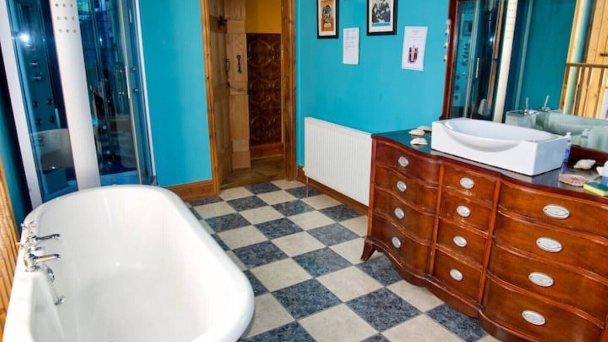 Criccieth House | Stunning, historic holiday apartment