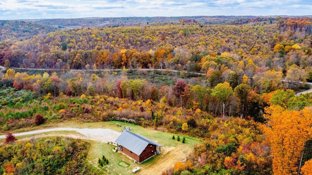 New Plymouth Cabin | Stunning Hocking Hills Views, Huge Skies ~ Sauna, Pet Friendly, Hot Tub, WiFi