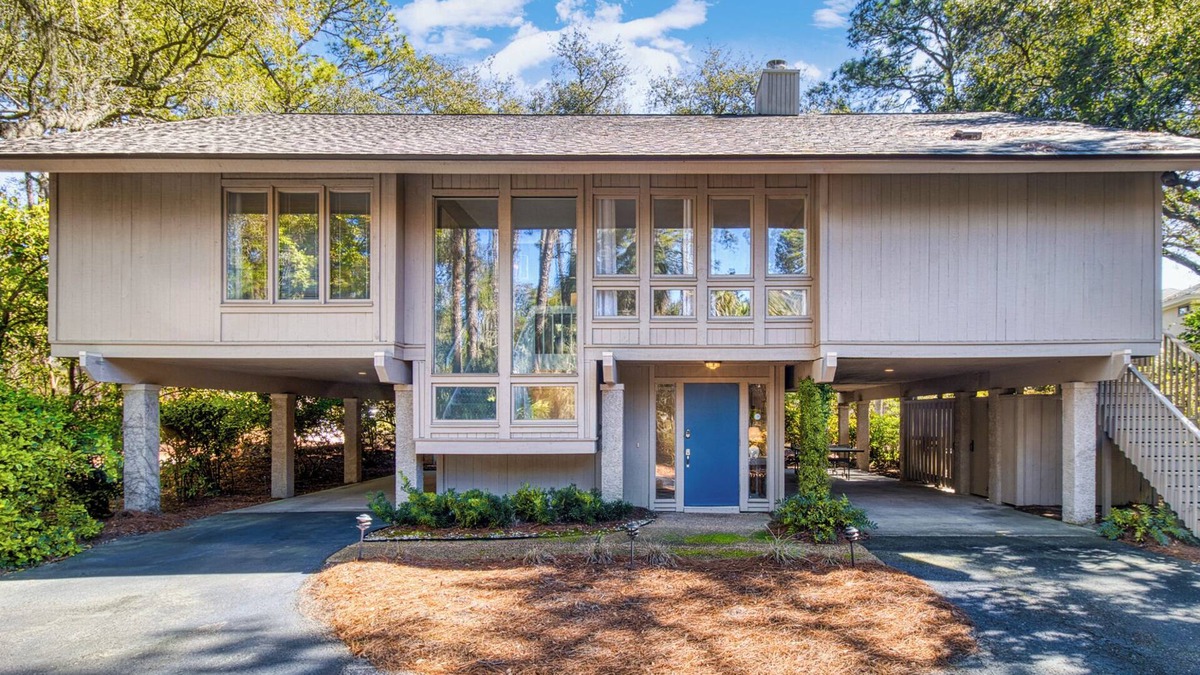 Sea Pines House | STUNNING HOME, STEPS FROM PRIVATE BEACH WITH SCREENED PORCH HILTON HEAD