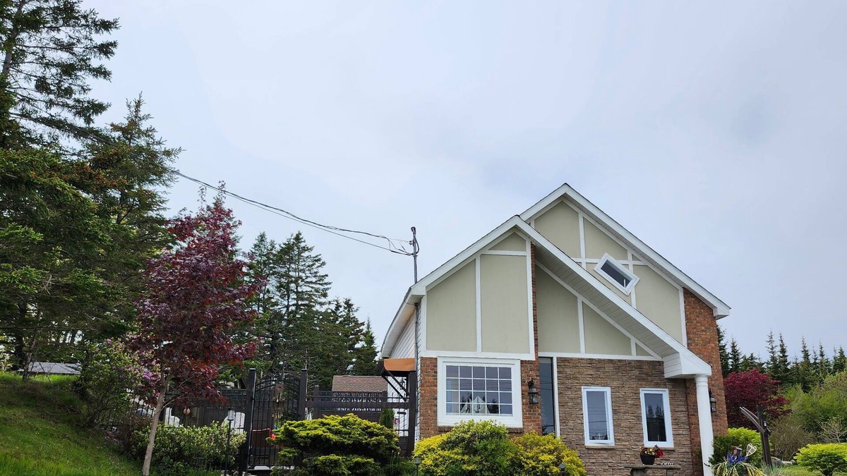 Ketch Harbour House | Stunning home away from home with a pretty view of the ocean, close to Halifax,