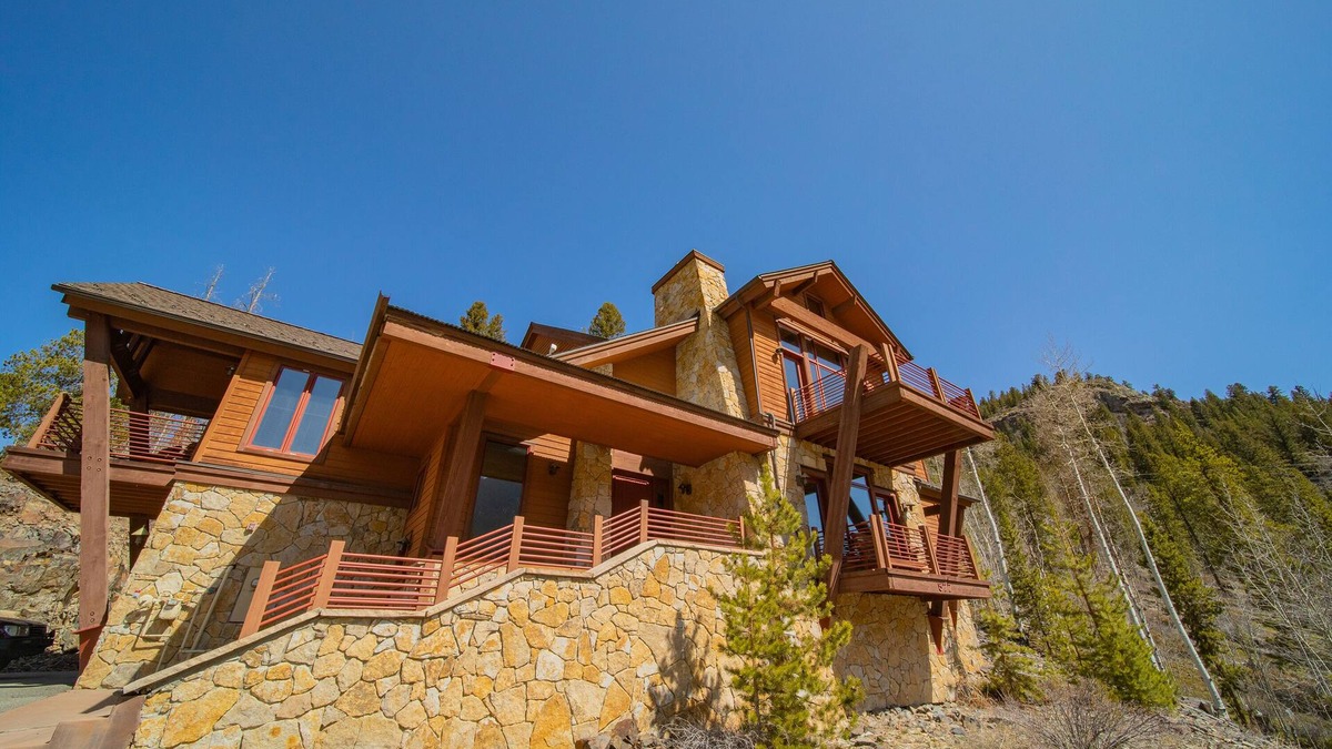 Keystone House | Stunning Home, Decks, Hot tub, Walk to River Run!
