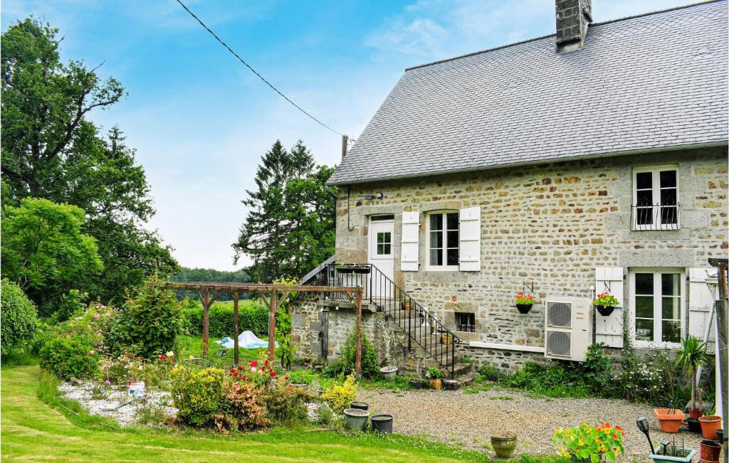 Saint-Sever-Calvados House | Stunning Home In Saint-Sever-Calvados