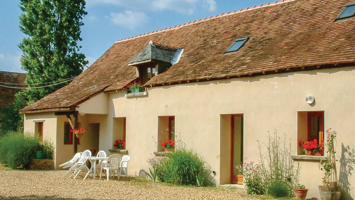 Noyant-Villages House | Stunning home in Parcay les Pins