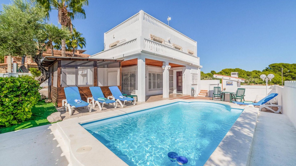 Alcanar House | Stunning home in Alcanar with WiFi