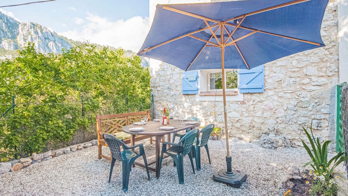 Andon House | Stunning home in Andon with kitchen