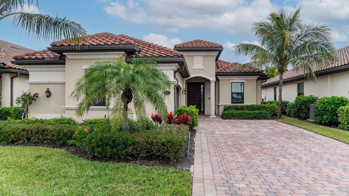 Naples House | Stunning Home in Award Winning Fiddler's Creek