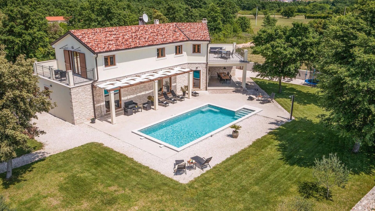 Bale House | Stunning home in Bale with WiFi