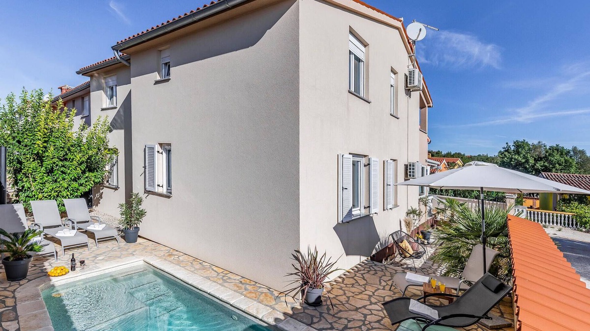 Barbariga House | Stunning home in Betiga with kitchen