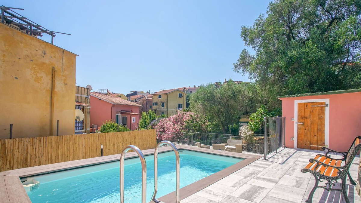 Costarainera House | Stunning home in Costarainera